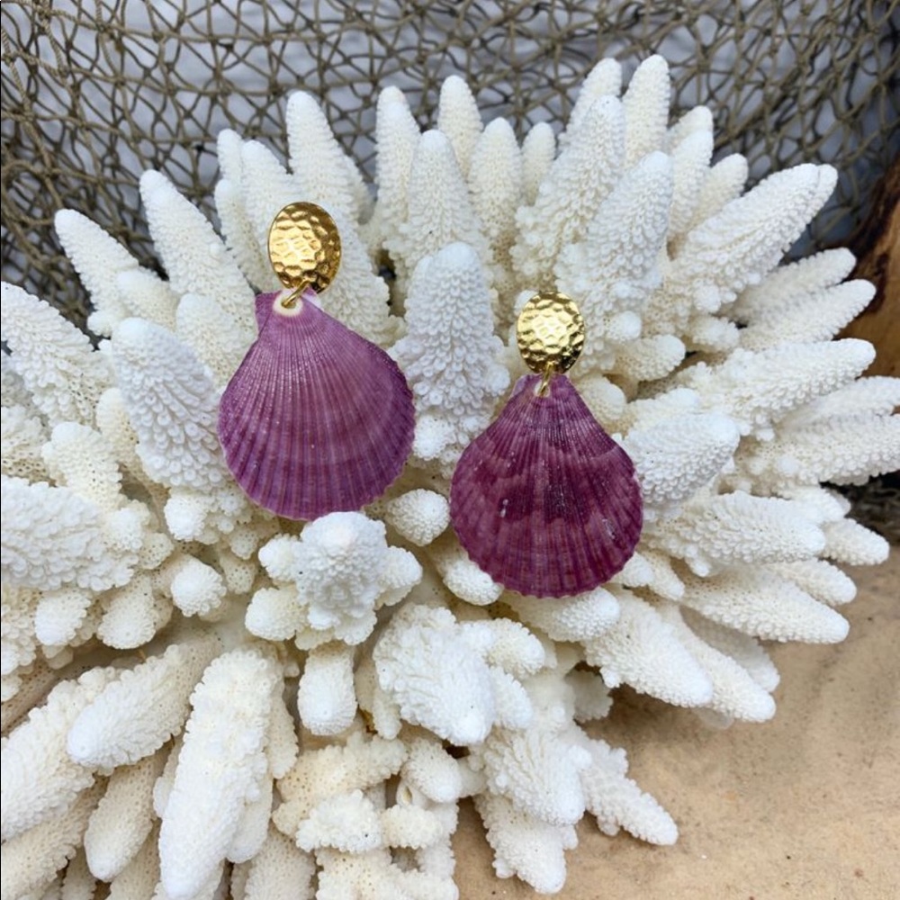 PURPLE SCALLOP EARRINGS